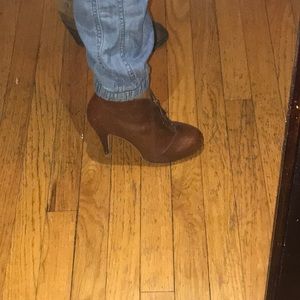 Brown zippered bootie